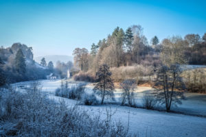 Sonniger Wintermorgen mit Raureif bei Thuisbrunn in der Fränkischen Schweiz Sonniger Wintermorgen mit Raureif bei Thuisbrunn in der Fränkischen Schweiz